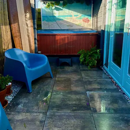 Cozy With Jacuzzi & Private Garden Near Amsterdam Holiday home