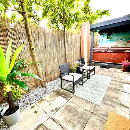 Cozy With Jacuzzi & Private Garden Near Amsterdam Holiday home *