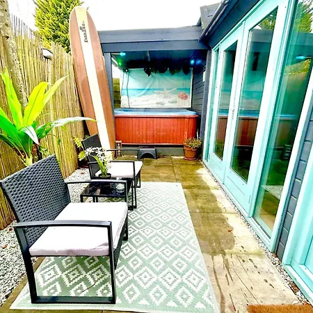 Cozy With Jacuzzi & Private Garden Near Amsterdam Vijfhuizen