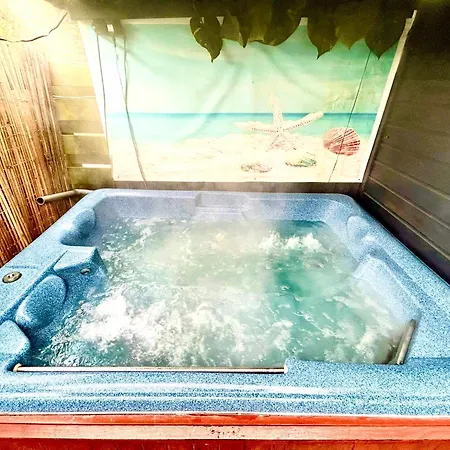 Cozy With Jacuzzi & Private Garden Near Amsterdam Holiday home Vijfhuizen