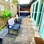 Holiday home Cozy Comfortable House With Jacuzzi & Private Garden Near Amsterdam