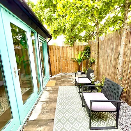 Ferienhaus Cozy With Jacuzzi & Private Garden Near Amsterdam