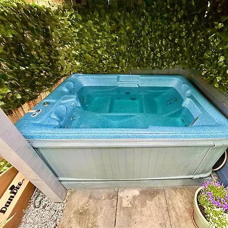 Cozy Comfortable House With Jacuzzi & Private Garden Near Amsterdam Prázdninový dům Vijfhuizen