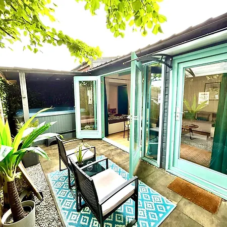 Dom wakacyjny Caribbean Style House With Jacuzzi & Private Garden Near Amsterdam