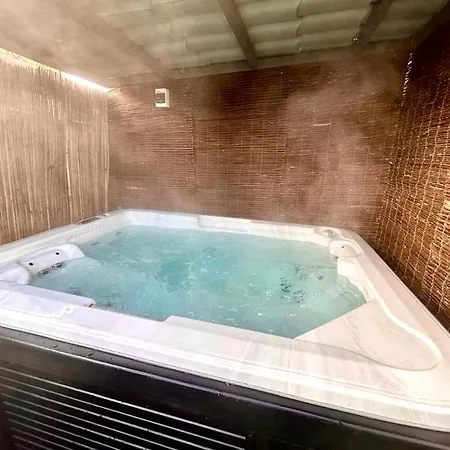 펜션 Cozy House With Private Jacuzzi & Garden Between Amsterdam Haarlem And Schiphol Airport *
