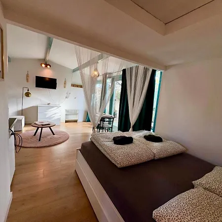 Cozy House With Private Jacuzzi & Garden Between Amsterdam Haarlem And Schiphol Airport 펜션