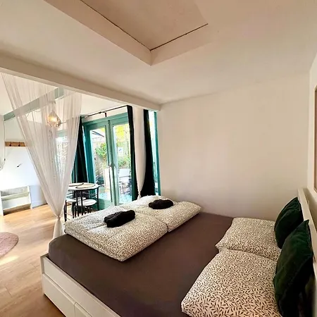 Hébergement de vacances Cozy House With Private Jacuzzi & Garden Between Amsterdam Haarlem And Schiphol Airport *