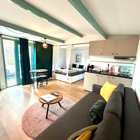 Cozy House With Private Jacuzzi & Garden Between Amsterdam Haarlem And Schiphol Airport Hébergement de vacances Vijfhuizen