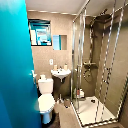 Cozy House With Private Jacuzzi & Garden Between Amsterdam Haarlem And Schiphol Airport Hébergement de vacances