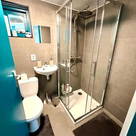 Cozy House With Private Jacuzzi & Garden Between Amsterdam Haarlem And Schiphol Airport Дом отдыха Vijfhuizen