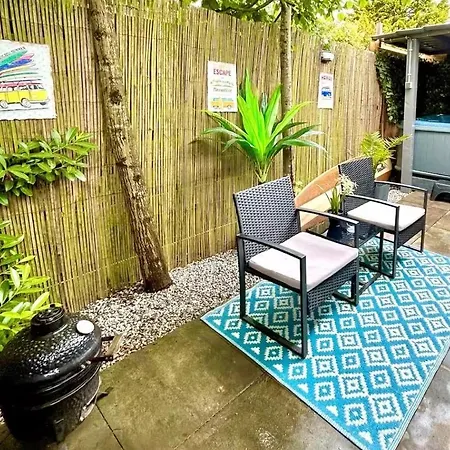 펜션 Cozy House With Private Jacuzzi & Garden Between Amsterdam Haarlem And Schiphol Airport Vijfhuizen