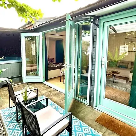 Cozy House With Private Jacuzzi & Garden Between Amsterdam Haarlem And Schiphol Airport