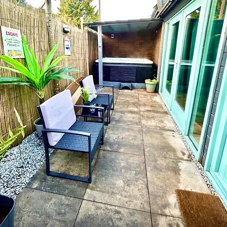 Дом отдыха Cozy House With Private Jacuzzi & Garden Between Amsterdam Haarlem And Schiphol Airport