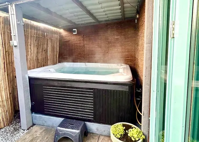 펜션 Cozy Comfortable House With Jacuzzi & Private Garden Near Amsterdam Vijfhuizen