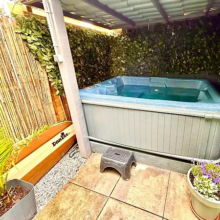 Caribbean Style House With Jacuzzi & Private Garden Near Amsterdam