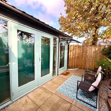 Caribbean Style House With Jacuzzi&private Garden Near Amsterdam Vakantiehuis *