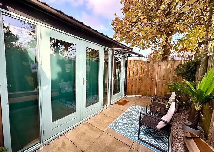 Caribbean Style House With Jacuzzi&private Garden Near Amsterdam Vakantiehuis *